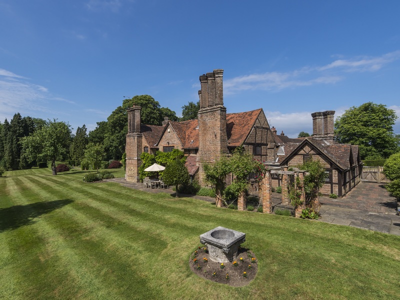 8 Bed House Detached For Sale in Dorking